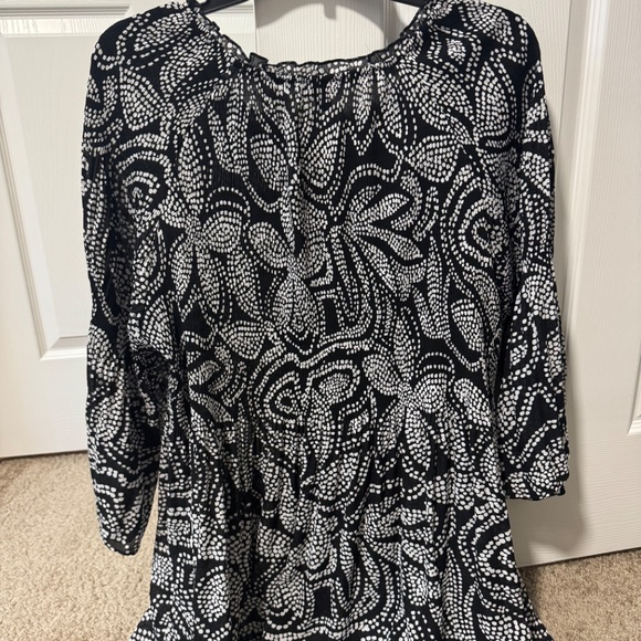 ELLE Black & White Printed Blouse – 1X - Picture 2 of 2